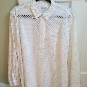 (Bin 6)  Gap white eyelet Henley 3/4 button XL Designed & Crafted